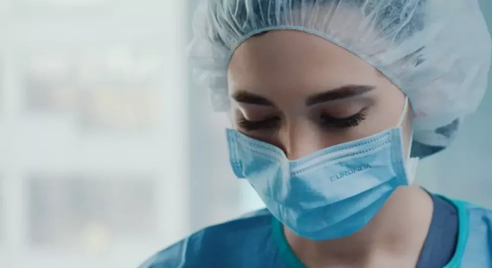 Is biomedical informatics a computer like any other? Directly linked to medical equipment, it supports the core of hospital activity and is distinguished in any case by particularly critical issues.